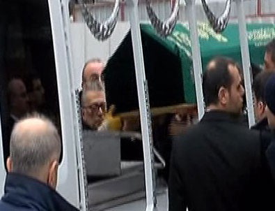 Mesut Yılmaz, oğlunun cenazesini hastaneden aldı