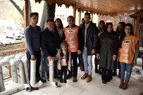 Gümüşhane'de Kedi Ve Köpekler İçin 80 Adet Yemlik Yapıldı