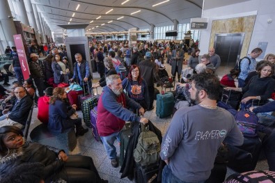 Havalimanındaki Elektrik Kesintisi ABD'de Krize Neden Oldu