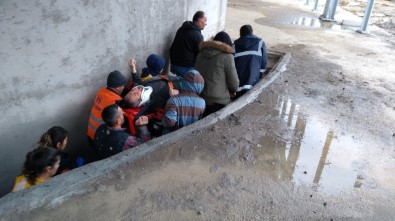 Merdivenlerden Düştü, İnleye İnleye Ambulansa Bindirildi