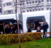 FUZULİ - Tramvay İle Servis Aracı Çarpıştı