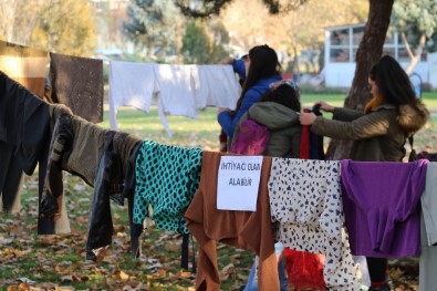 Türkiye'nin Dört Bir Yanından Gelen Yardımları 'Askıda Elbise' İle Yardıma Muhtaçlara Ulaştırıyorlar