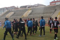 MEHMET KARAGÖZ - 4 Kırmızı Kart, 2 Penaltılı Sonrası Maçın 90'Incı Dakikasında Saha İçi Karıştı