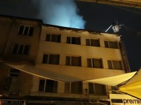 ÇIKRIKÇILAR YOKUŞU - Başkent'te Otel Çatısında Korkutan Yangın