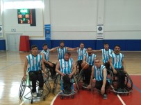TEKERLEKLİ SANDALYE BASKETBOL - Hakkarili Engellilerden Farklı Galibiyet