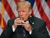 ABD BAŞKANI - Trump'ın iki eliyle bardağı tutması tartışma yarattı