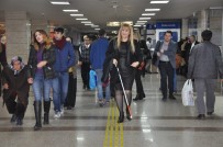 İZMIR ADLIYESI - Engelleri Aşan Avukat