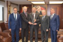 İZMIR TICARET ODASı - Cumhurbaşkanı Ve Başbakan'dan Alınan Ödül Vali Ayyıldız'a Teslim Edildi
