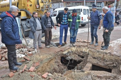 Gölbaşı İlçesinde Meydana Gelen Su Arızalarına Anında Müdahale Ediliyor