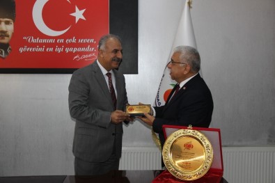 Mithat Nehir, 'Yılın En Başarılı Belediye Başkanı' Seçildi