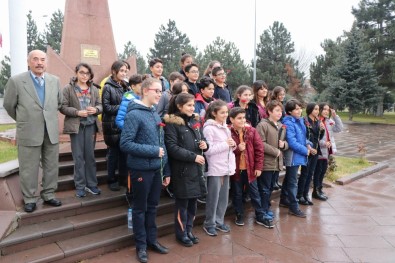 Tekden Koleji Öğrencilerinden Şehitliğe Ziyaret