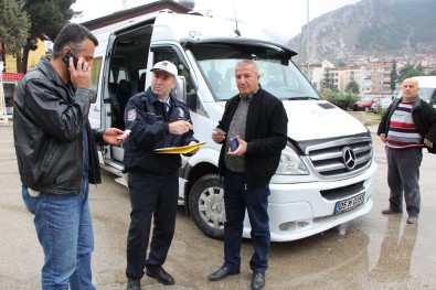 Amasya'da Polisler Tebdili Kıyafetle Minibüsleri Denetledi