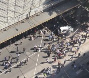 MELBOURNE - Avustralya'da araç kalabalığa daldı