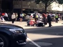 Avustralya'da araç yayaların arasına daldı