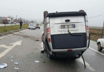 Hafif Ticari Araç Takla Attı Açıklaması 5 Yaralı