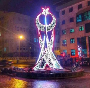 Hakkari Caddeleri İlk Defa Ayyıldız Kulesi İle Tanıştı