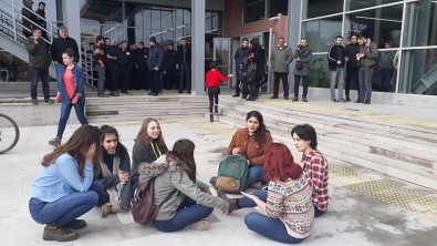 Kadın Öğrencilerle Güvenlikçiler Arasında Arbede