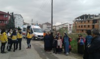 İTFAİYECİLER - Kadınların Toplandığı Evde Yangın Çıktı Açıklaması 39 Kişi Hastaneye Kaldırıldı