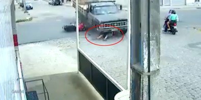 Kamyonetin Altında Kaldı