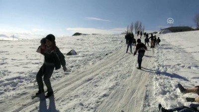 Karlıova'da Çocukların Kar Sevinci