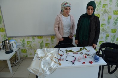 Sason'da Kadınlar Hem Meslek Öğreniyor, Hem De Para Kazanıyorlar