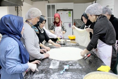 Dünya Lezzetleri Mutfak Atölyesi'nde