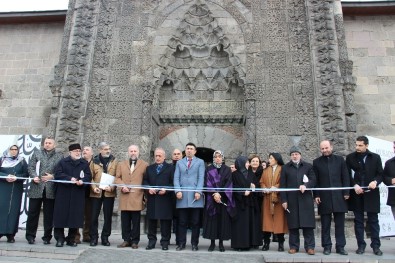 Erzurum'da 'Mukaddes Emanetler Işığında Yaşayan Mirasımız' Sergisi