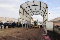 KAÇAK KESİM - Kaçak Kesim Yapılan Barakalar Kaldırıldı