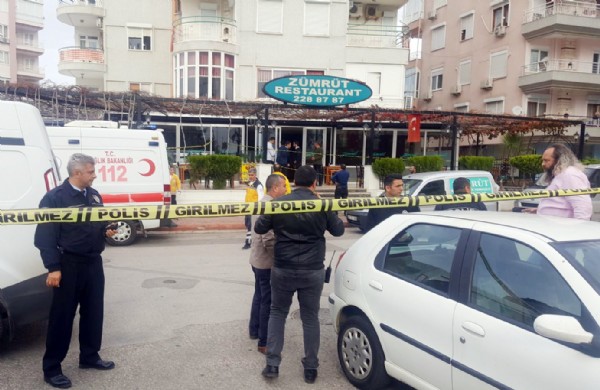 İşten çıkarılan garson dehşet saçtı: 4 ölü