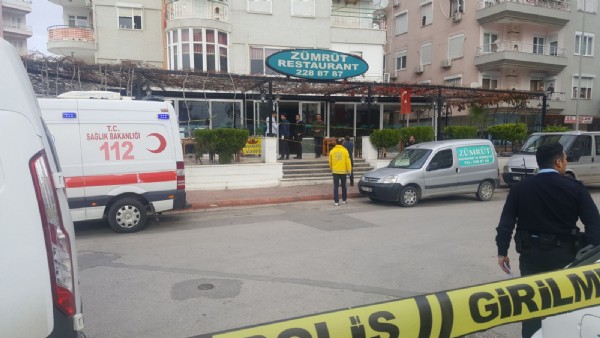 İşten çıkarılan garson dehşet saçtı: 4 ölü