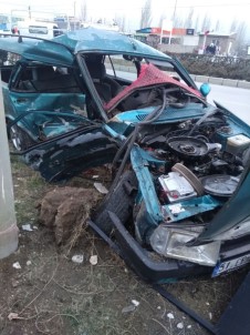 Niğde'de İki Otomobil Çarpıştı Açıklaması 2'Si Ağır 4 Yaralı