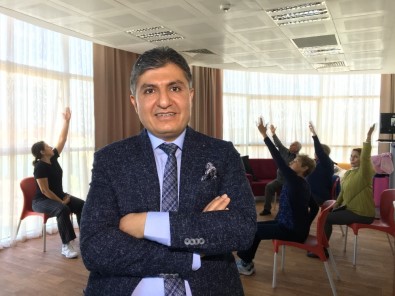 Türkiye'nin İlk 'Yaş Alma Okulu' Açıldı, Nineler Diploma Alacak