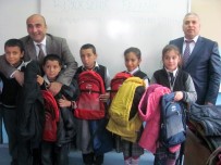 OKUL ÇANTASI - Suriyeli Ve Türk Öğrencilere Okul Çantası Ve Mont