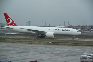 THY'nin Yeni Kargo Uçağı İstanbul'da