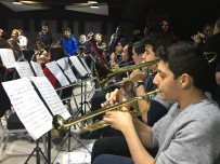 YAVUZ BİNGÖL - Yavuz Bingöl'ün Minik Hayranıyla Düeti Mest Etti