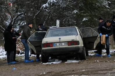 Ankara'da Ormanlık Alandaki Otomobilde Erkek Cesedi Bulundu