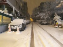 KIŞ LASTİĞİ - Başkent'te Beklenen Kar Yağışı Geldi