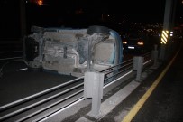 HALIÇ KÖPRÜSÜ - E-5'Te Bariyere Çarpan Araç Yan Yattı Açıklaması 1 Yaralı