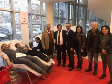 Pir Sultan Abdal Kültür Derneği Kızılay'a Kan Ve Kök Hücre Bağışladı