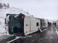 OTOBÜS ŞOFÖRÜ - Yozgat'ta Trafik Kazası Açıklaması 1 Ölü, 21 Yaralı