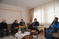 Dündar'dan Çat Kapı Ev Ziyareti