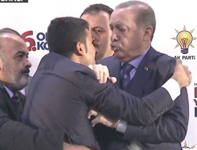 Erdoğan'a sarılmak isteyen kişi konuştu