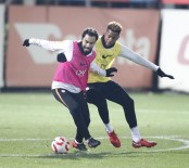 METİN OKTAY - Galatasaray 7 Eksikle Çalıştı