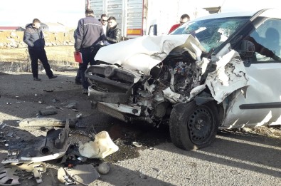 Kars'ta Trafik Kazası Açıklaması 5 Yaralı