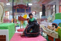 ALPER TEKIN - Kendi Oyuncaklarını Kendileri Yapıyor