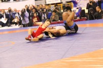 Taha Akgül'den Alkışlık Hareket