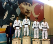 BERGAMA BELEDİYESPOR - Büyükşehirli Judocular Turnuvaya Damga Vurdu