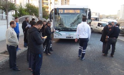 Halk Otobüsü Kamyona Çarptı Açıklaması 4 Yaralı