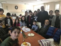 GALİP ÖZTÜRK - Öğrenciler Huzurevi Sakinlerini Unutmadı