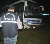OTOBÜS ŞOFÖRÜ - Otobüs İle Sivil Polis Otosu Çarpıştı Açıklaması 2'Si Polis 3 Yaralı